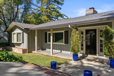 a view of house with a outdoor space