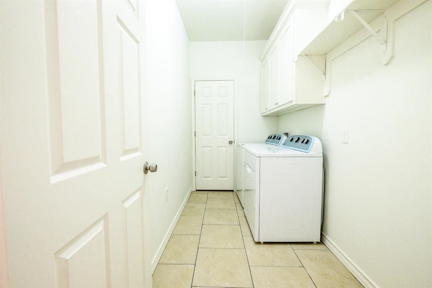 2311 20th Street Lubbock, TX 79411 - Photo 6 of 18 a utility room with dryer and washer