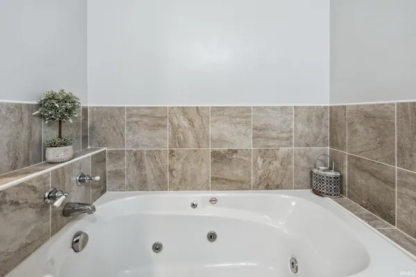 11708 North Ogden Road, North Manchester, IN 46962