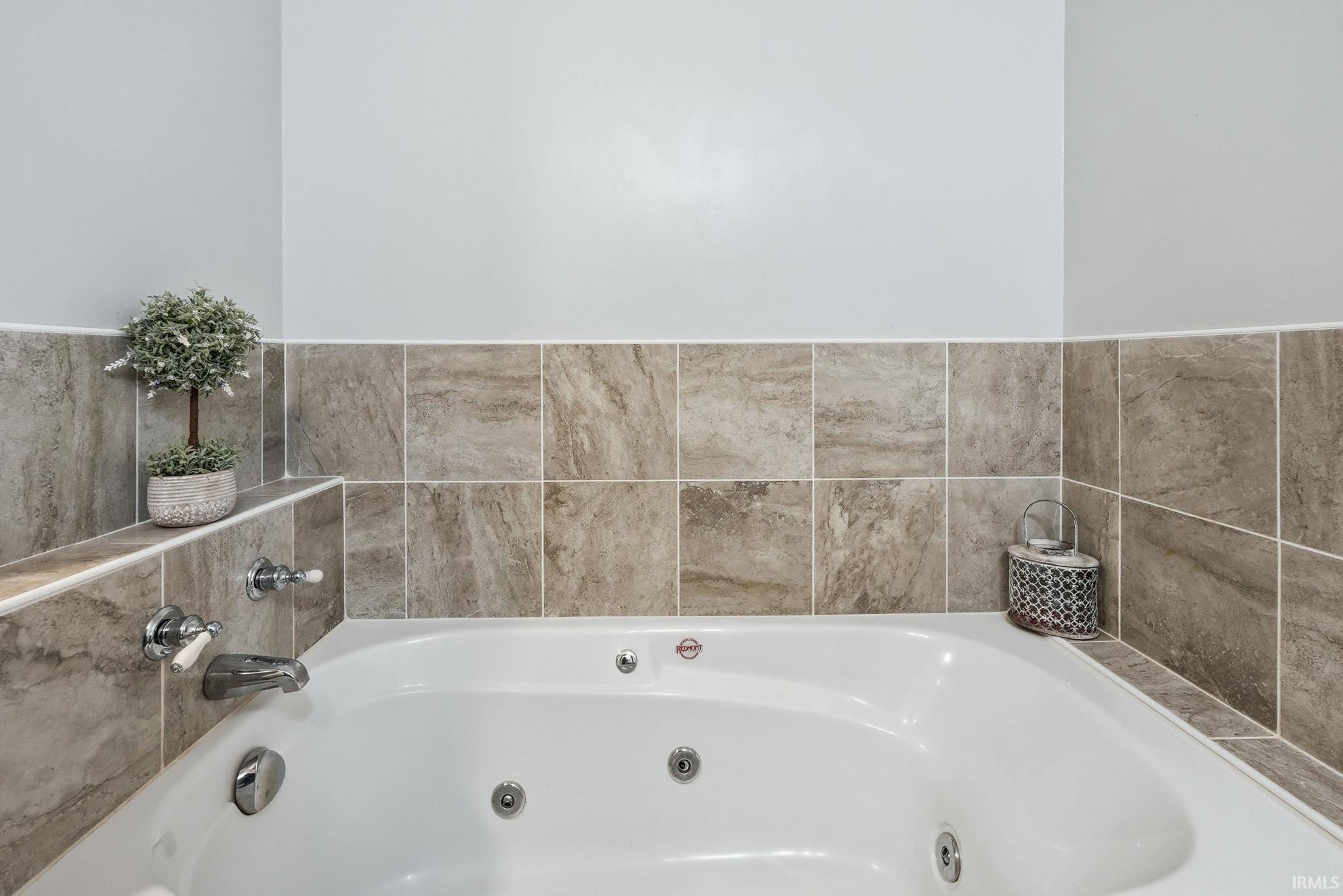 11708 North Ogden Road North Manchester, IN 46962 - Photo 18 of 36