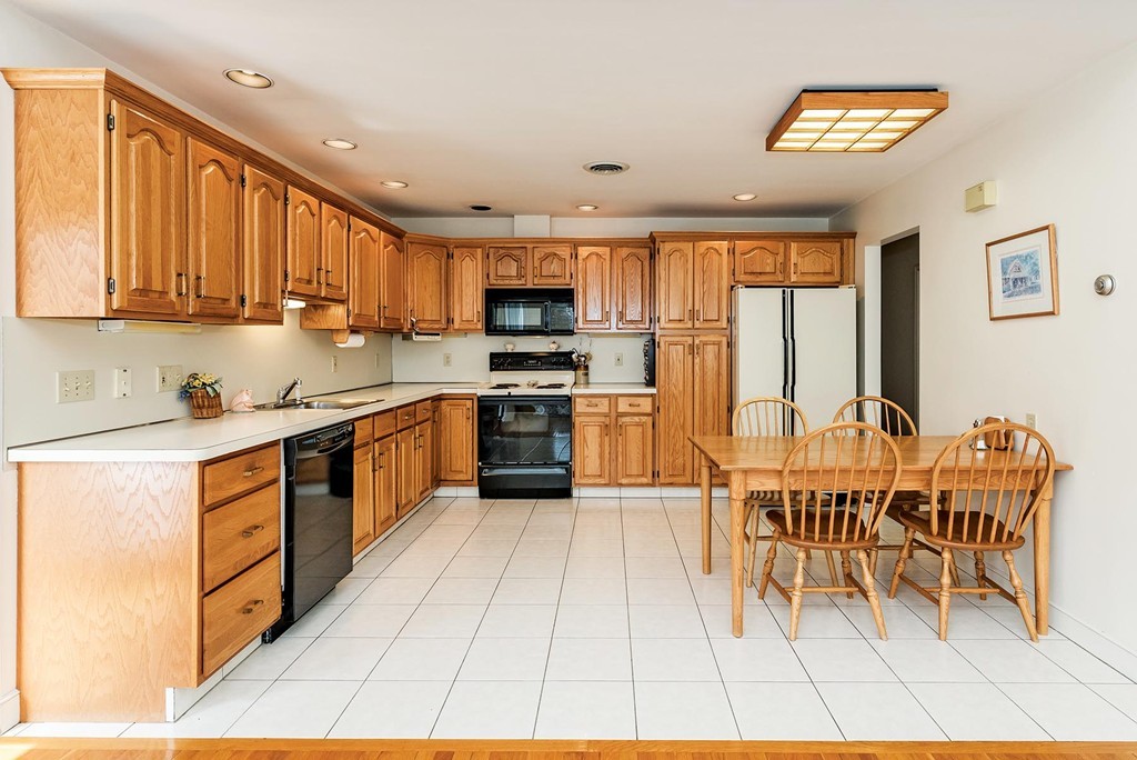 123 Woodcliff Road Brookline, MA 02467 - Photo 7 of 14