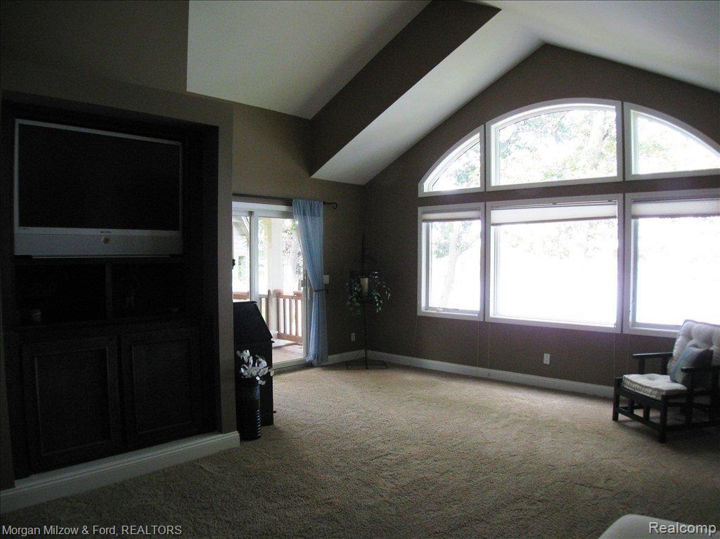 2177 Ridge Road White Lake, MI 48383 - Photo 20 of 21 Master Lakeside