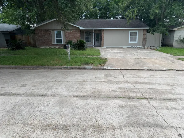 $2,000 | 4711 Beechaven Street, Houston, TX 77053