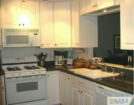 26 Rainford Road Edison, NJ 08820 - Photo 4 of 8 Gallery Image 4