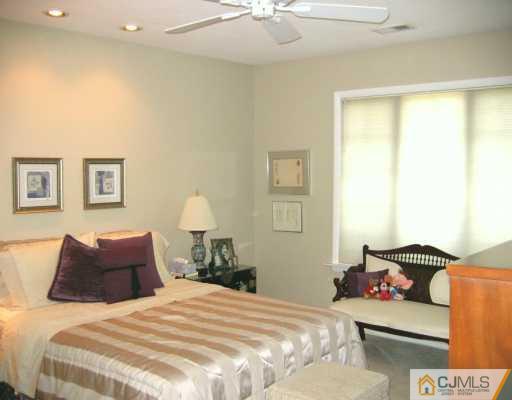 26 Rainford Road Edison, NJ 08820 - Photo 5 of 8 Gallery Image 5