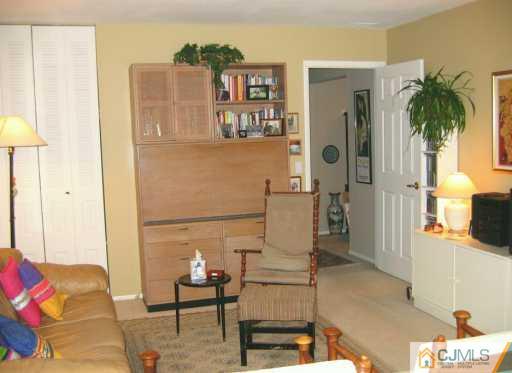 26 Rainford Road Edison, NJ 08820 - Photo 6 of 8 Gallery Image 6