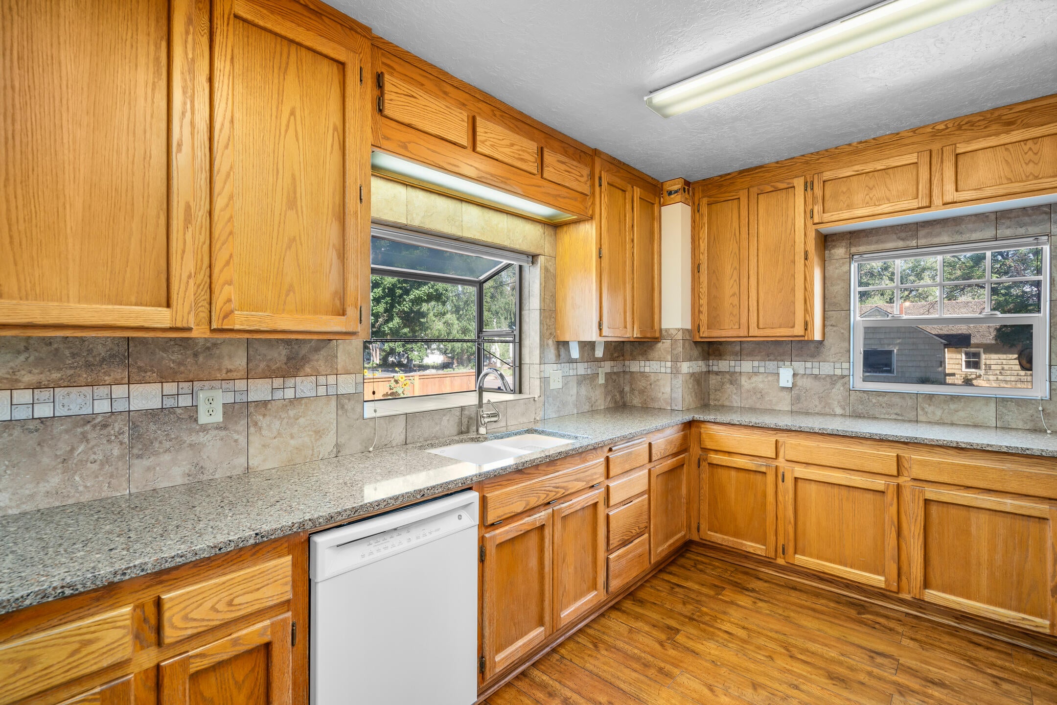 511 Southwest 12th Street Redmond, OR 97756 - Photo 16 of 42 17