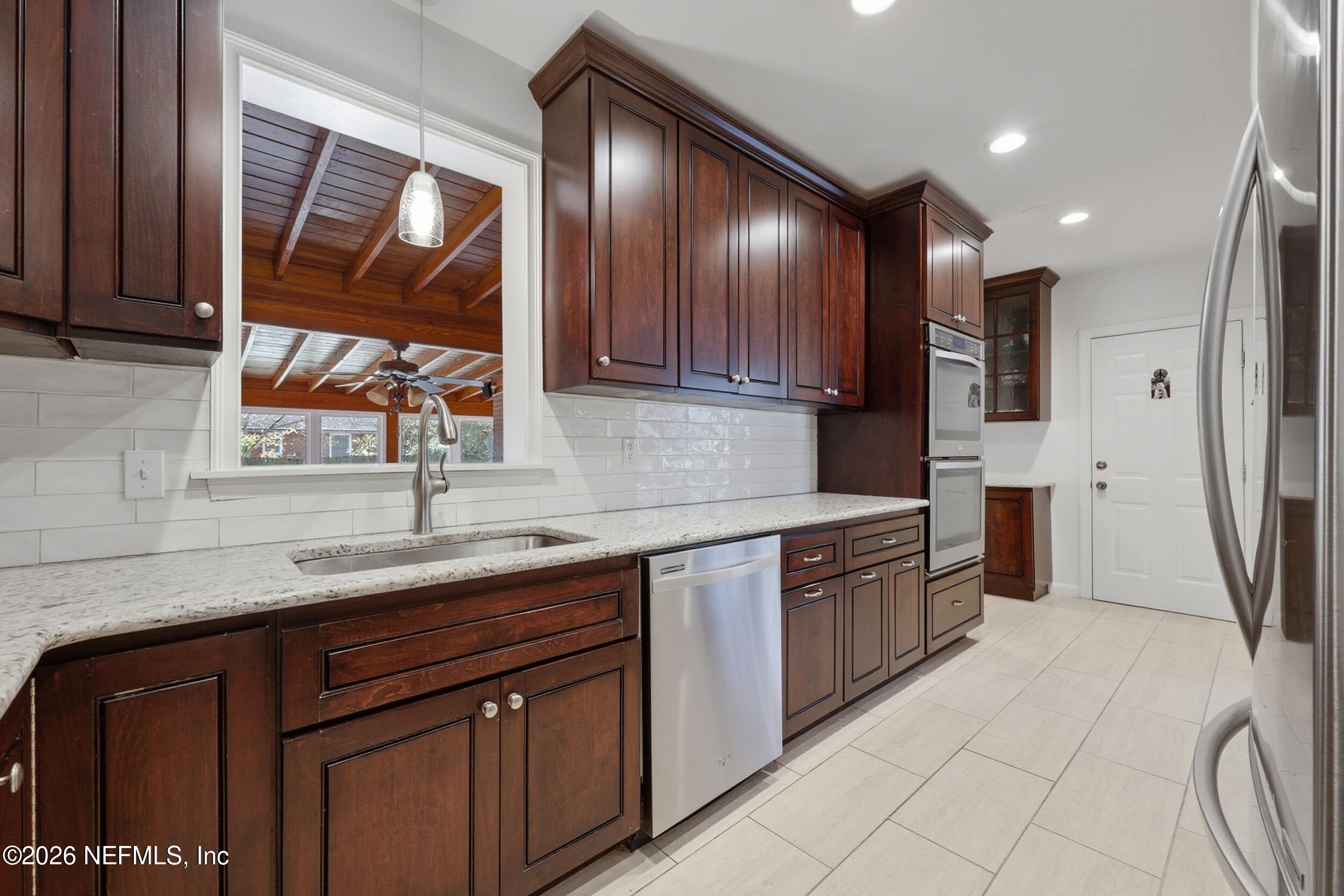 4155 London Road Jacksonville, FL 32207 - Photo 8 of 39 the real estateographers_013