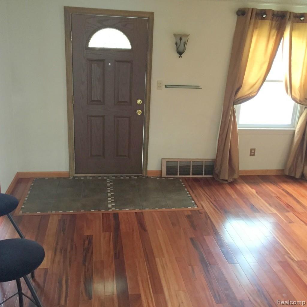 1737 Oxford Road Berkley, MI 48072 - Photo 4 of 40 new living room 5.jpg