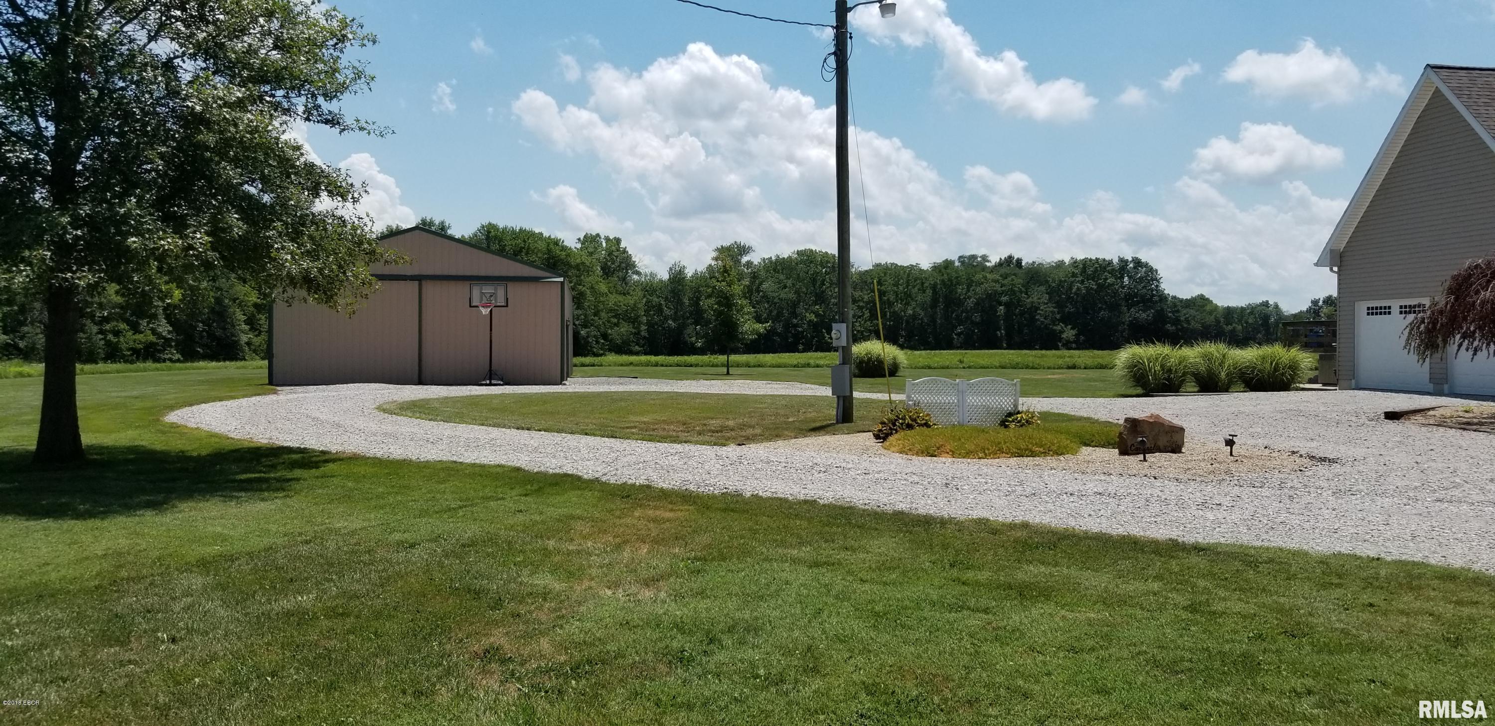 1432 Red Stripe Road Odin, IL 62870 - Photo 4 of 44