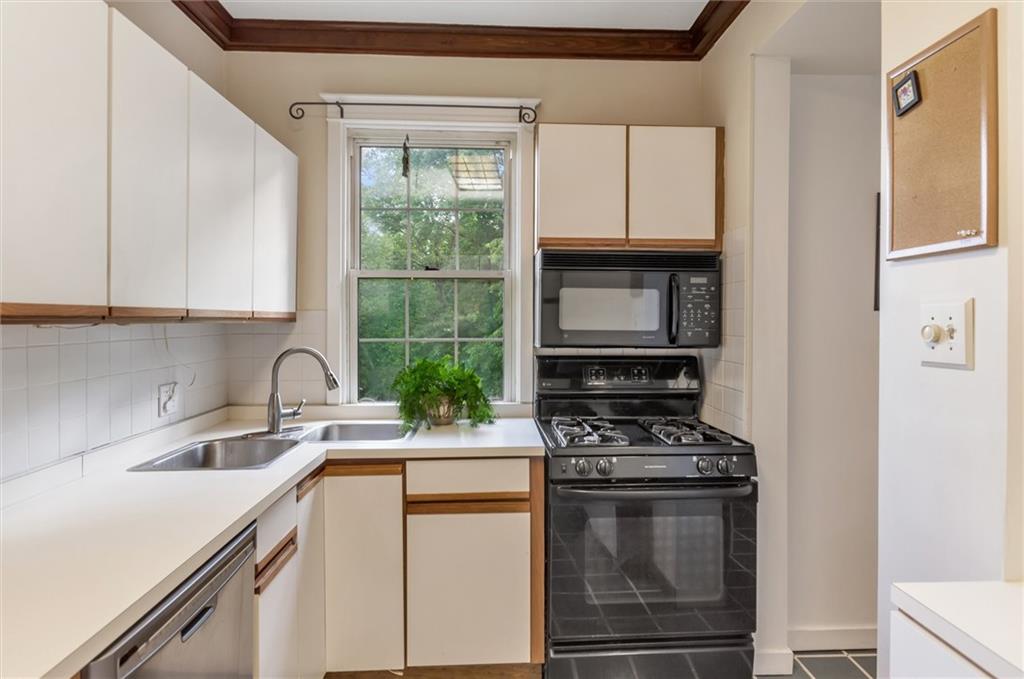 227 Woodside Road Pittsburgh, PA 15221 - Photo 10 of 25 Gallery Image 10