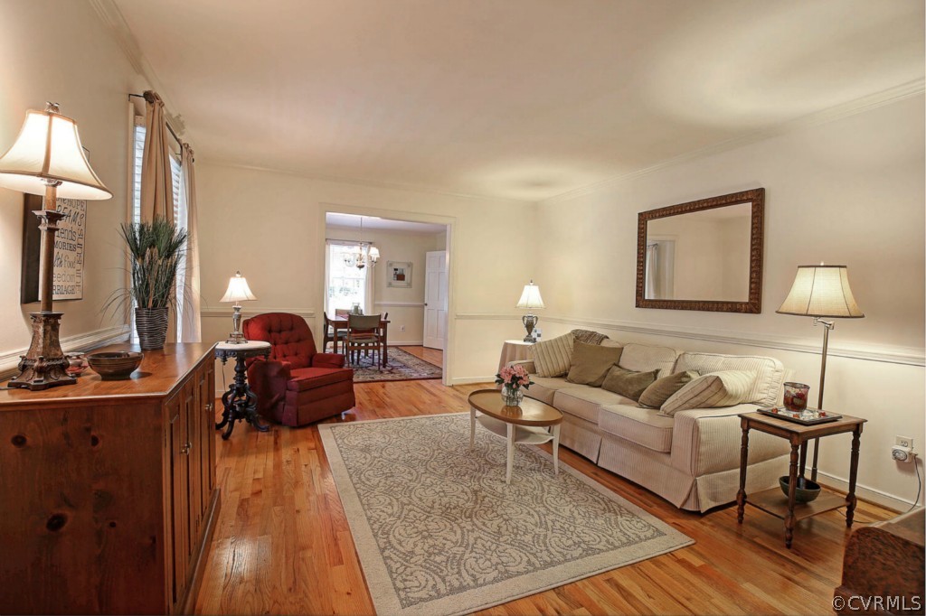 2811 Queenswood Road Midlothian, VA 23113 - Photo 3 of 24 a living room with furniture and a lamp