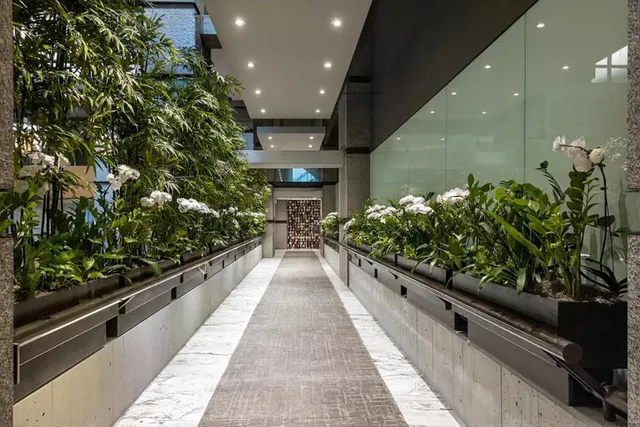 $2,350,000 | 117 East 57th Street, Unit 35H | Midtown East