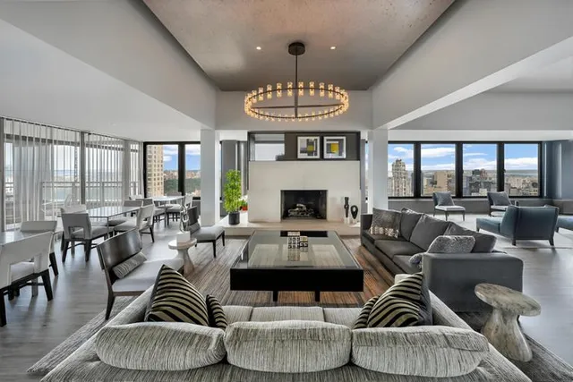 $2,350,000 | 117 East 57th Street, Unit 35H | Midtown East