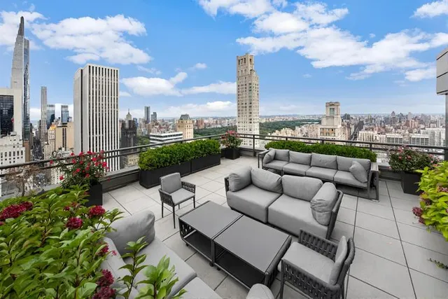 $2,350,000 | 117 East 57th Street, Unit 35H | Midtown East