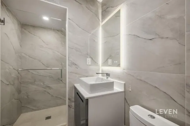 $2,350,000 | 117 East 57th Street, Unit 35H | Midtown East