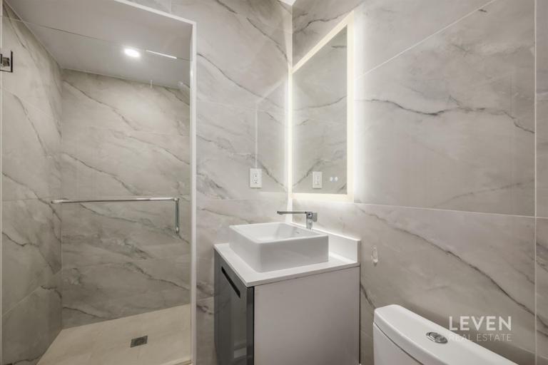 117 East 57th Street, Unit 35H Manhattan, NY 10022 - Photo 8 of 17 Photo 8