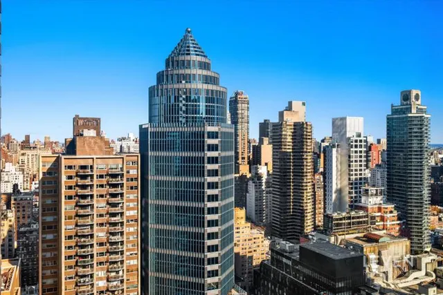 $2,350,000 | 117 East 57th Street, Unit 35H | Midtown East