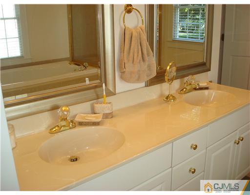 293 Franklin Road North Brunswick, NJ 08902 - Photo 14 of 25 Gallery Image 14