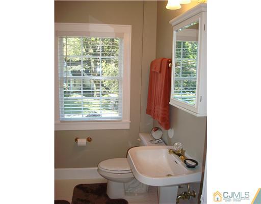 293 Franklin Road North Brunswick, NJ 08902 - Photo 19 of 25 Gallery Image 19