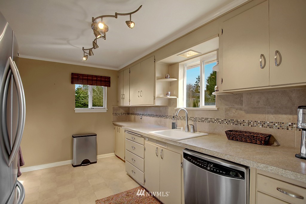 4150 Southwest Ida Street Seattle, WA 98136 - Photo 8 of 20 Gallery Image 8
