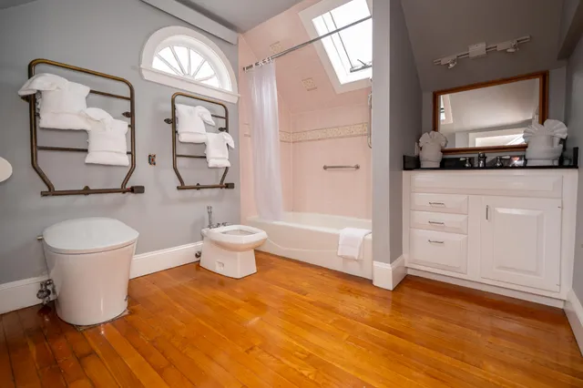 $4,999,000 | 15 Tamarack Lane, Oak Bluffs, MA 02557