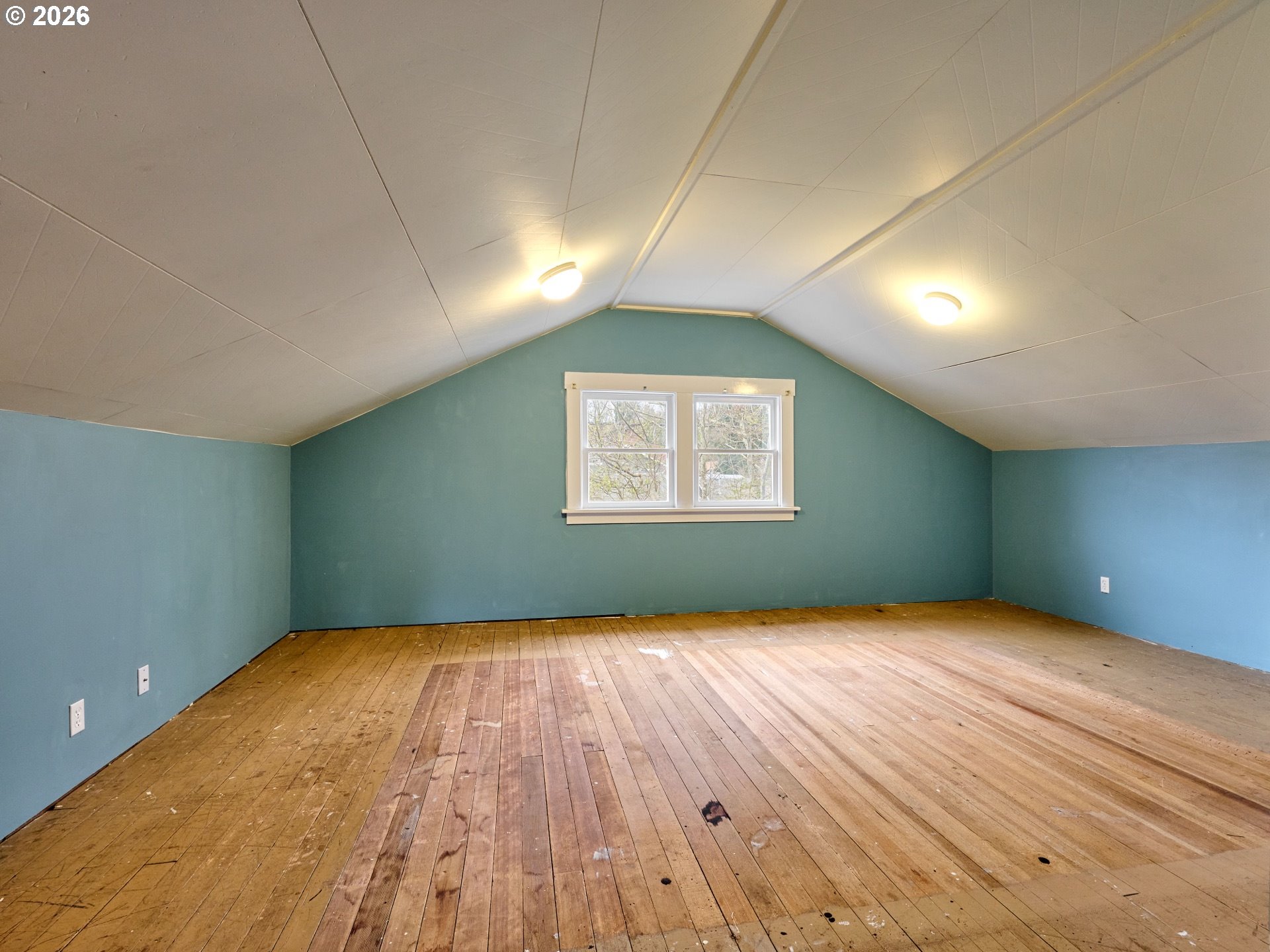216 South James Street Silverton, OR 97381 - Photo 17 of 31 an empty room with wooden floor and windows