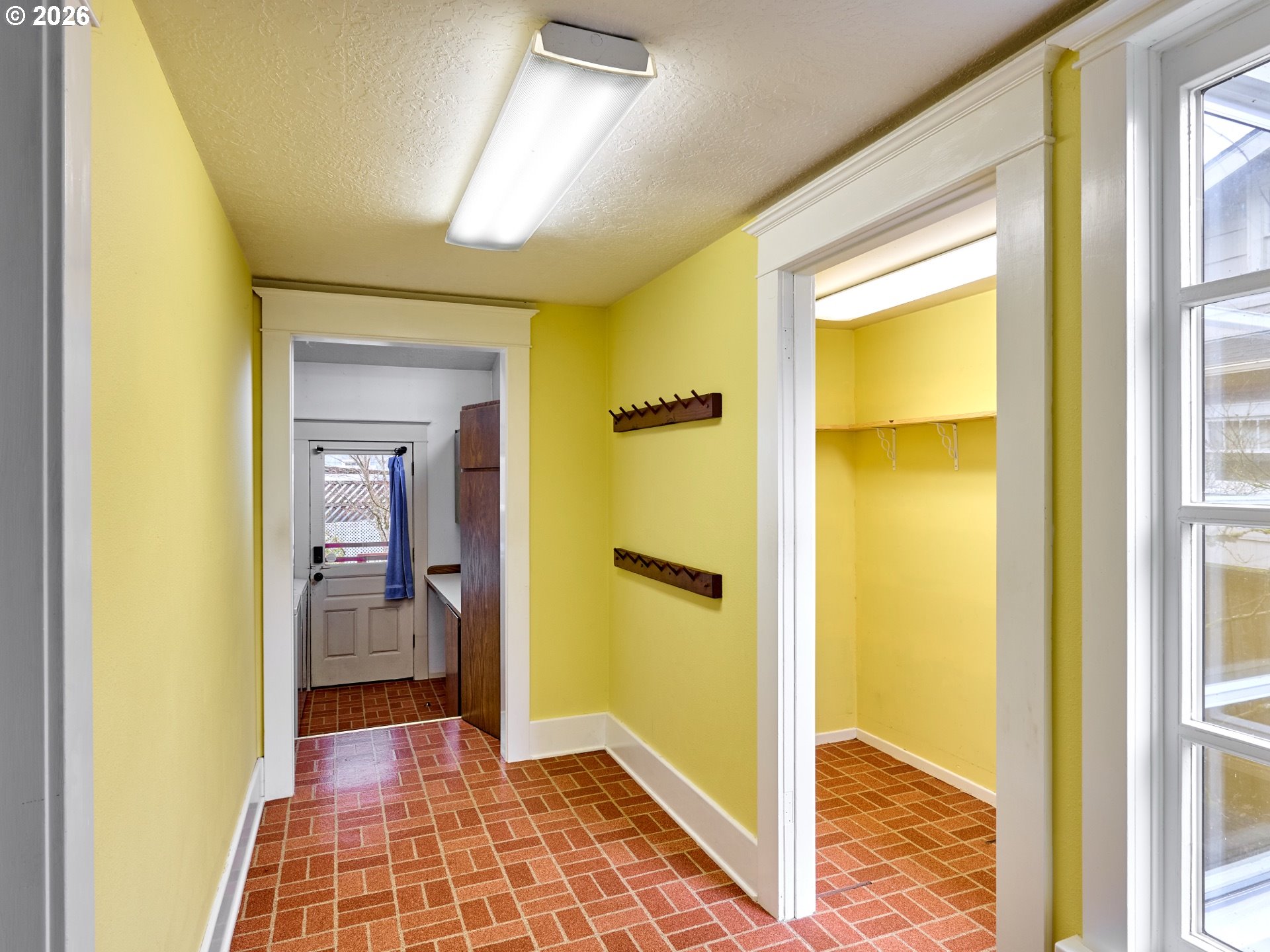 216 South James Street Silverton, OR 97381 - Photo 20 of 31 a view of a hallway with a living room