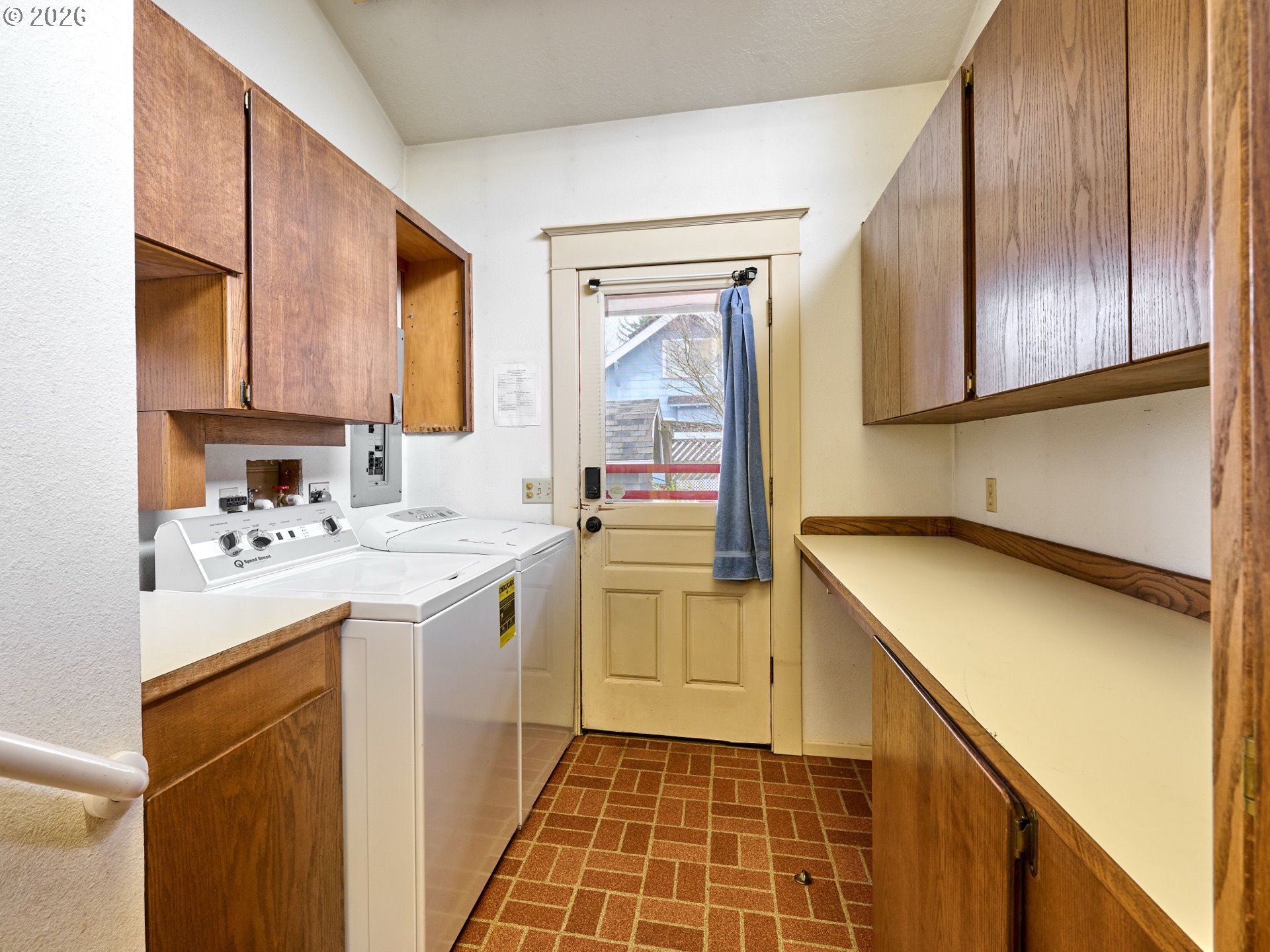 216 South James Street Silverton, OR 97381 - Photo 21 of 31 a kitchen with a sink stove and cabinets