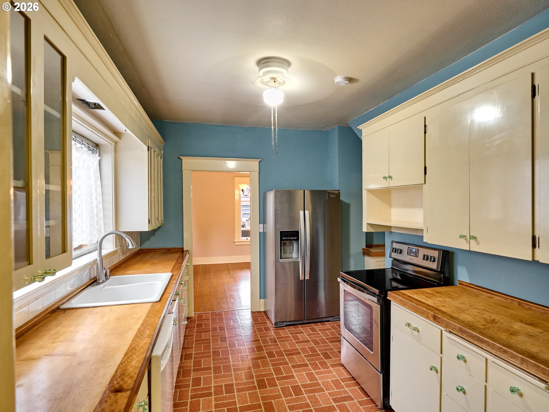 216 South James Street Silverton, OR 97381 - Photo 7 of 31 a kitchen with a refrigerator and a sink