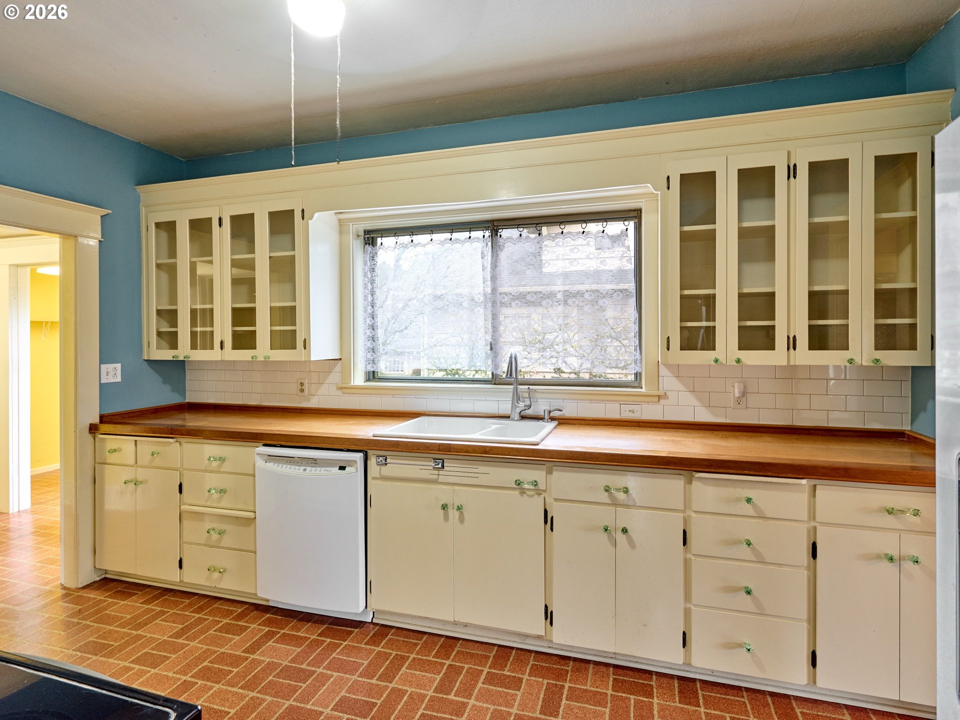 216 South James Street Silverton, OR 97381 - Photo 9 of 31 a bathroom with a sink and a large window