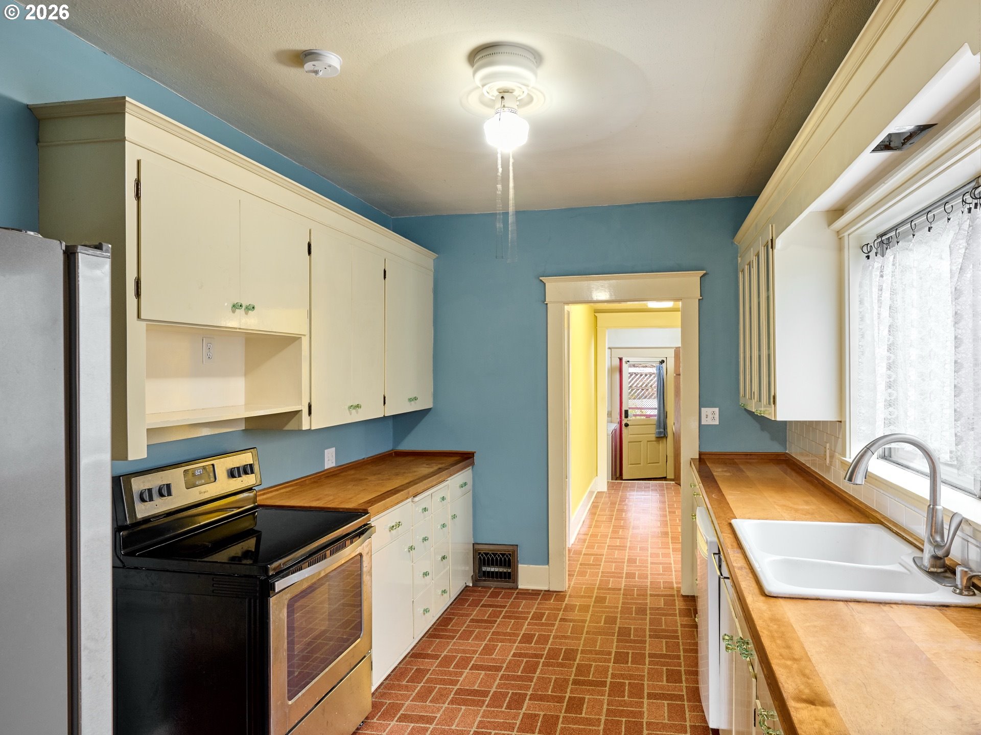 216 South James Street Silverton, OR 97381 - Photo 10 of 31 a kitchen with granite countertop a stove sink and cabinets