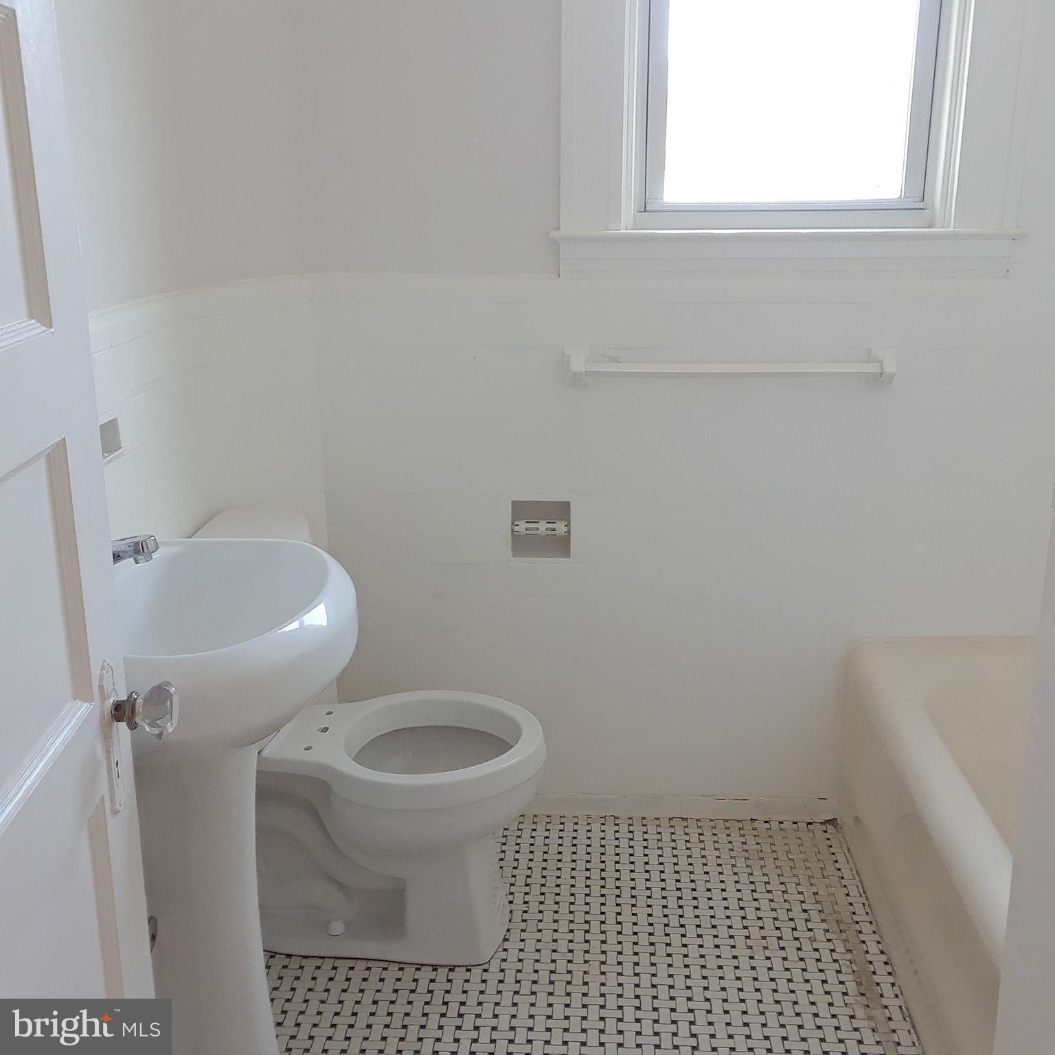 3701 Old York Road Baltimore, MD 21218 - Photo 14 of 23 Bath