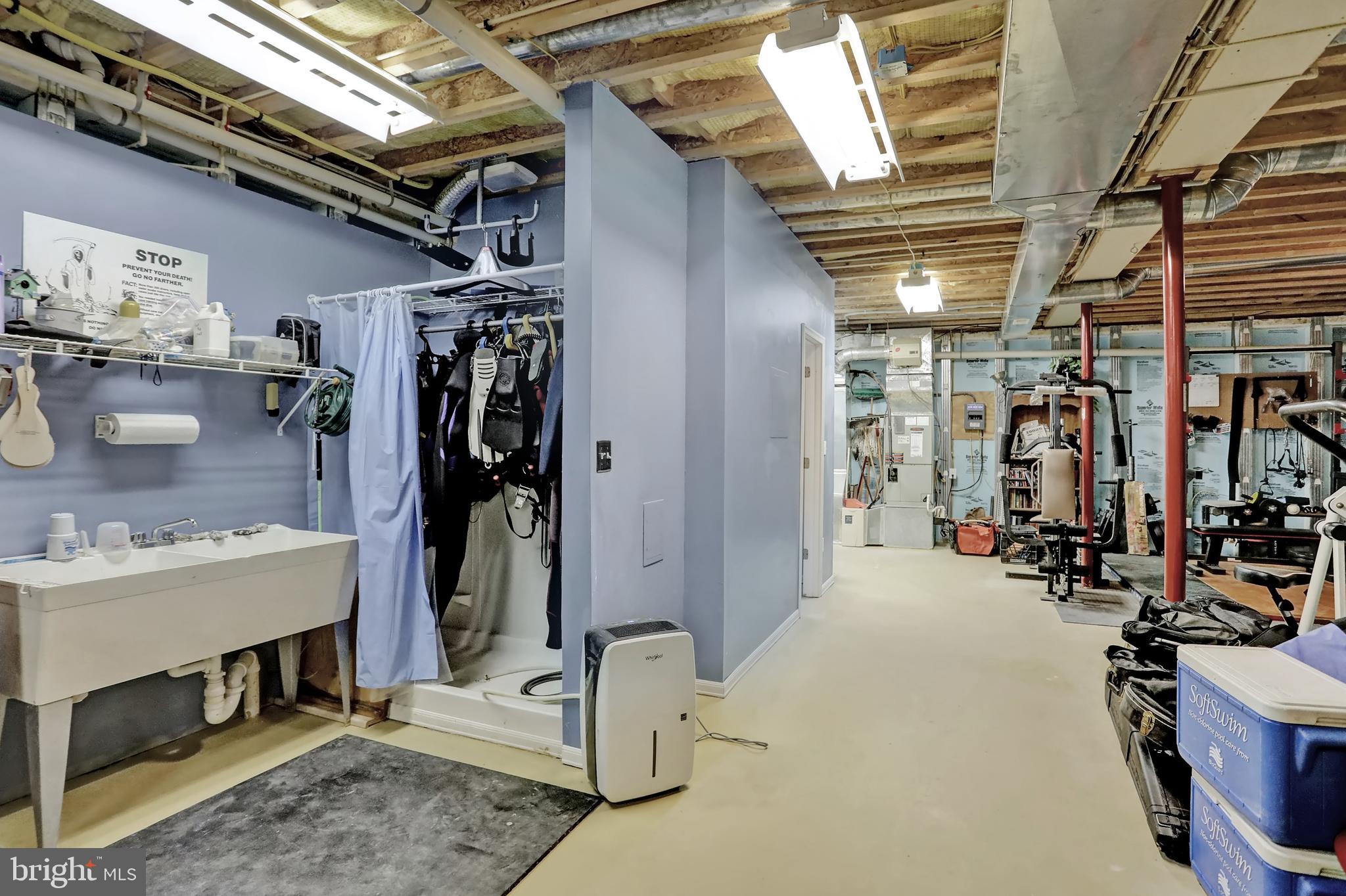 2205 Holly Neck Road Baltimore, MD 21221 - Photo 27 of 72 Scuba Wash Area
