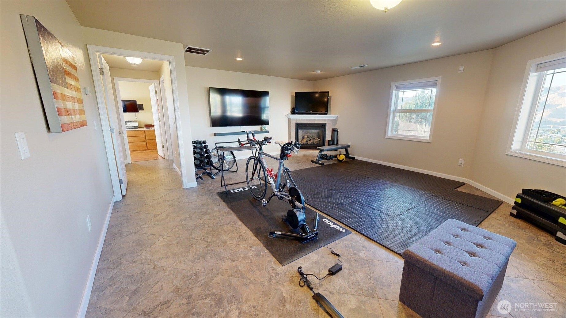 1724 Ridgeview Drive Clarkston, WA 99403 - Photo 15 of 38 a view of a livingroom with furniture and a flat screen tv