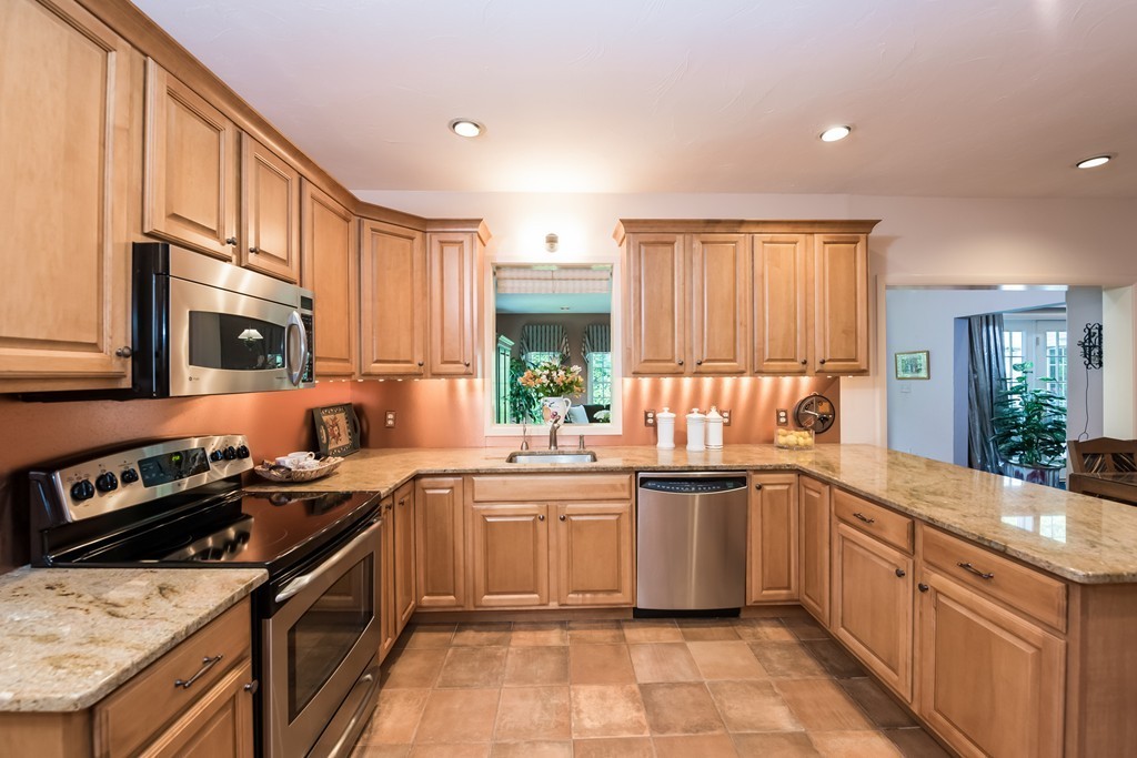 10 Ida Road Marblehead, MA 01945 - Photo 9 of 28