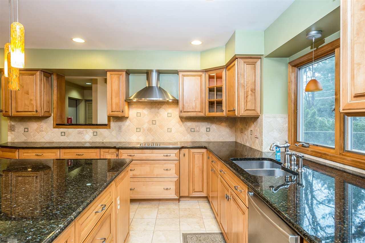 1630 Oxford Road Grosse Pointe Woods, MI 48236 - Photo 15 of 50