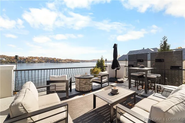 $3,250,000 | 764 Via Del Lago Drive, Sunrise Beach, MO 65079