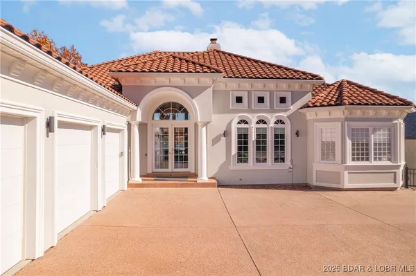 $3,050,000 | 764 Via Del Lago Drive, Sunrise Beach, MO 65079