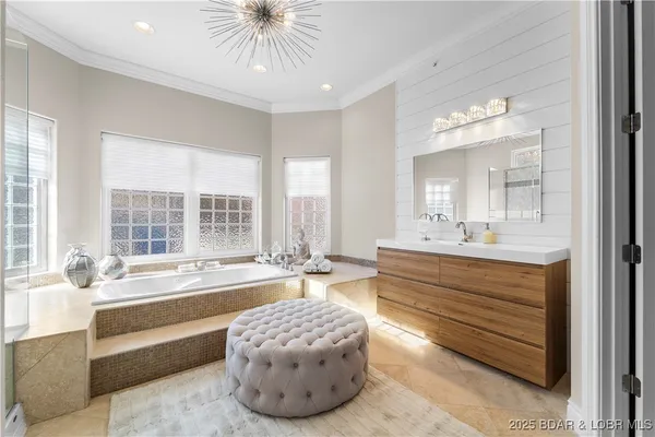 $3,050,000 | 764 Via Del Lago Drive, Sunrise Beach, MO 65079