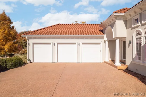 $3,050,000 | 764 Via Del Lago Drive, Sunrise Beach, MO 65079