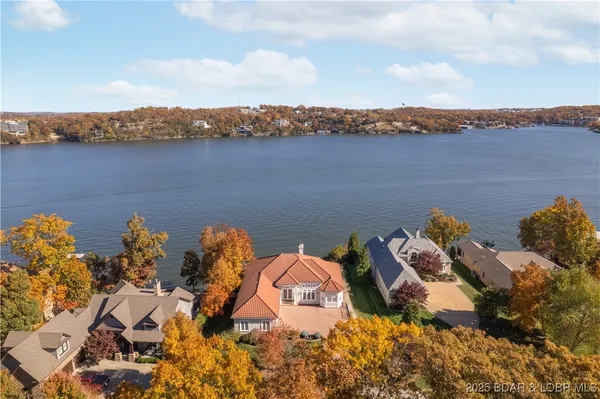 $3,050,000 | 764 Via Del Lago Drive, Sunrise Beach, MO 65079