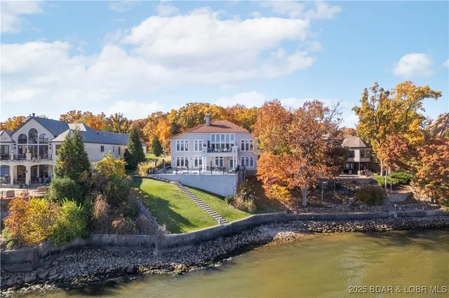 $3,250,000 | 764 Via Del Lago Drive, Sunrise Beach, MO 65079