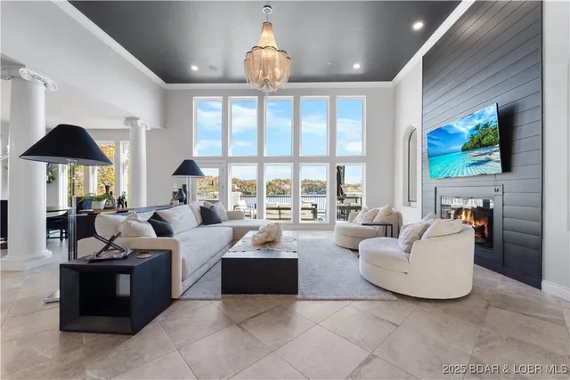 $3,250,000 | 764 Via Del Lago Drive, Sunrise Beach, MO 65079