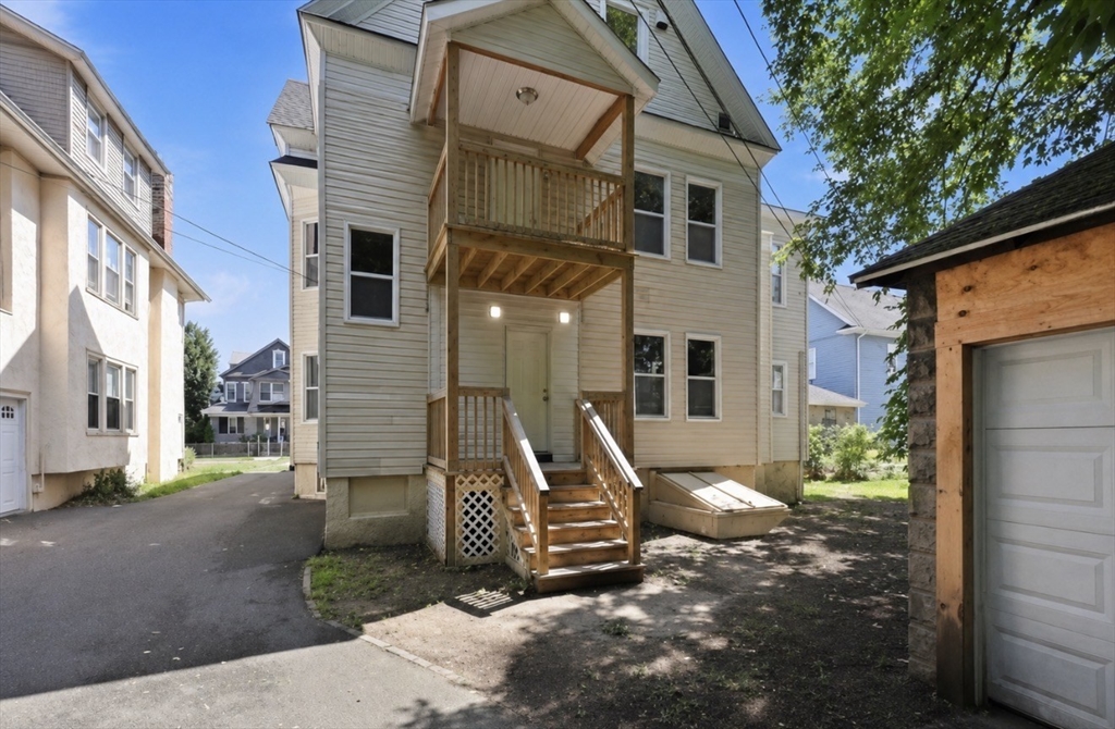 282 White Street Springfield, MA 01108 - Photo 4 of 42