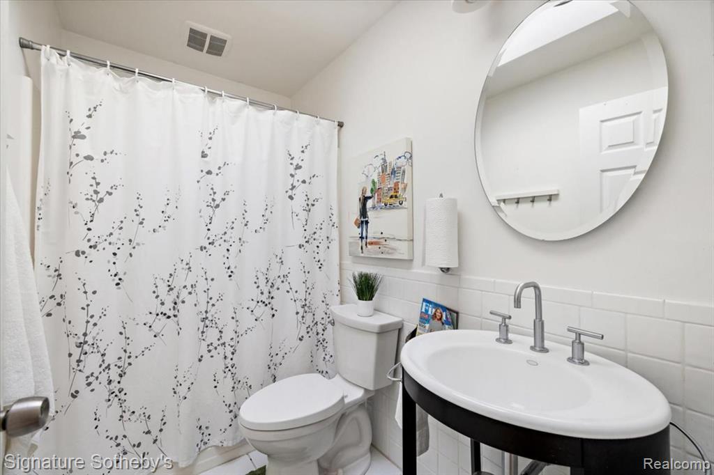 12 Kensington Boulevard Pleasant Ridge, MI 48069 - Photo 20 of 37 Gallery Image 20