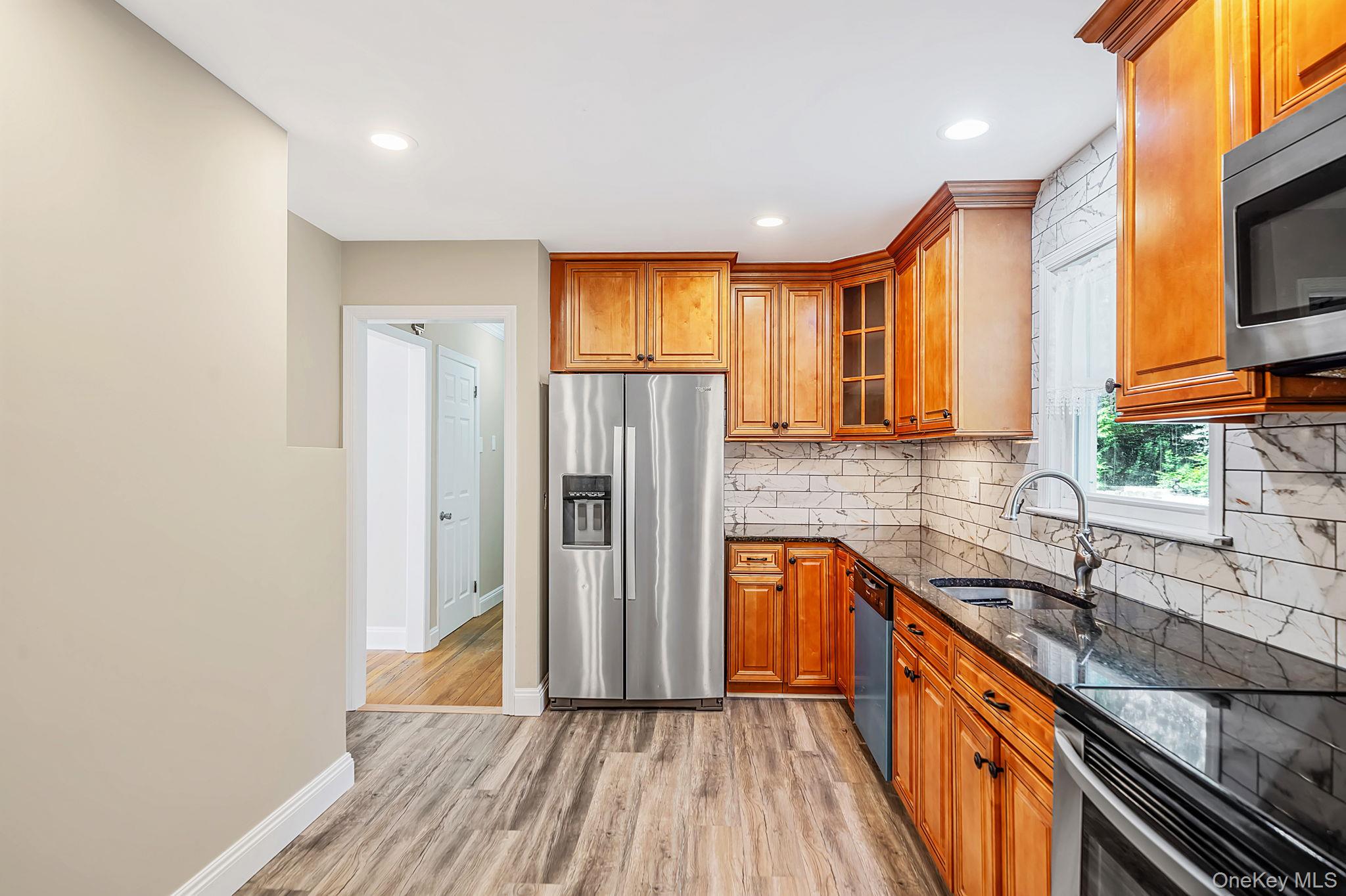 16 Valentine Road Shoreham, NY 11786 - Photo 5 of 41 Wood bainets, granite, tops and tiled backsplash