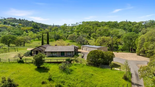 $1,595,000 | 12600 Henno Road, Glen Ellen, CA 95442
