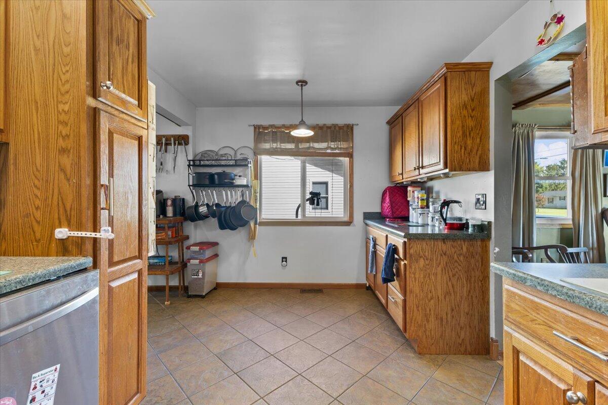 9601 Exeter Road Carleton, MI 48117 - Photo 18 of 51 01-IMG_2263