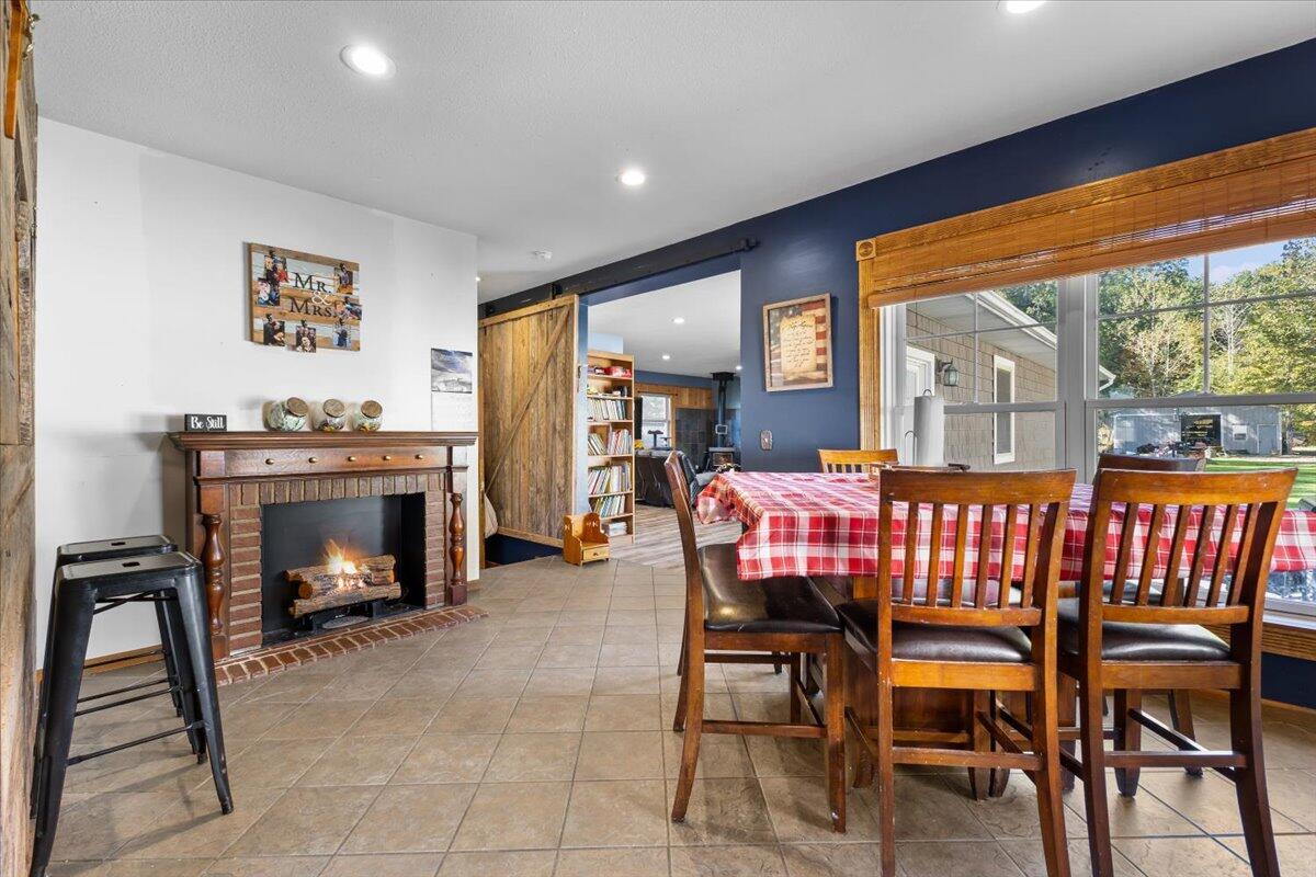 9601 Exeter Road Carleton, MI 48117 - Photo 20 of 51 03-IMG_2274